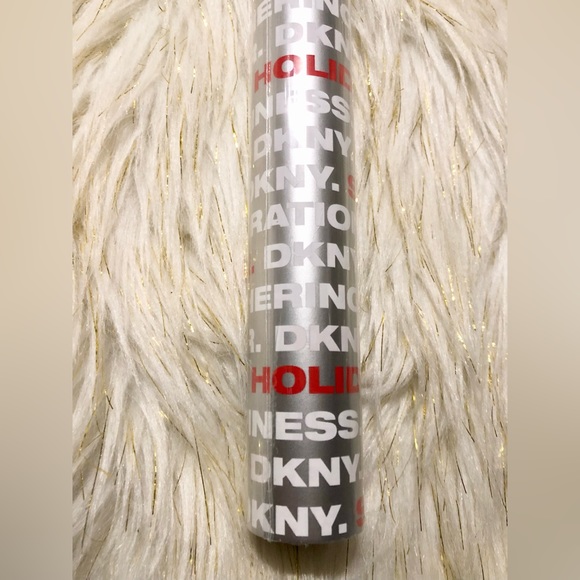 Brand New DKNY Gift Wrap Wrapping Paper - Picture 4 of 4